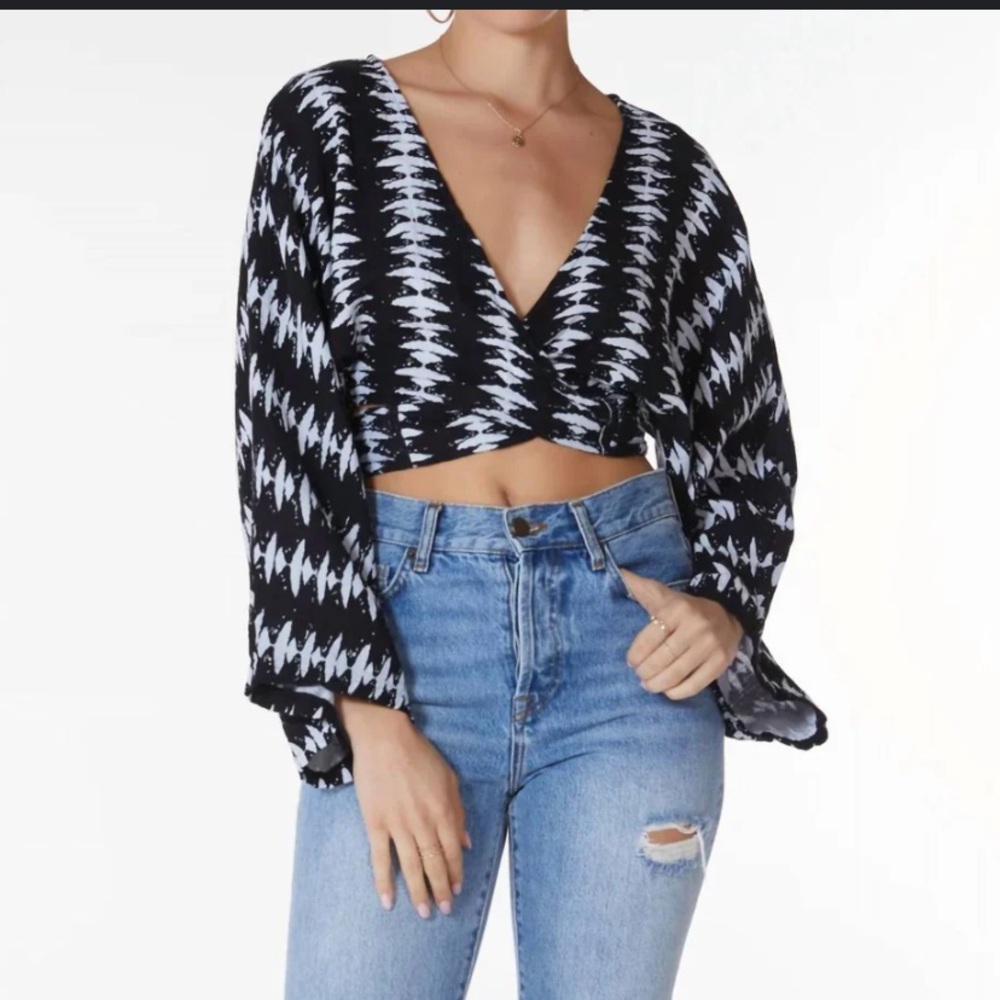 Bobi Kimono Tie Front Top In Zen size medium